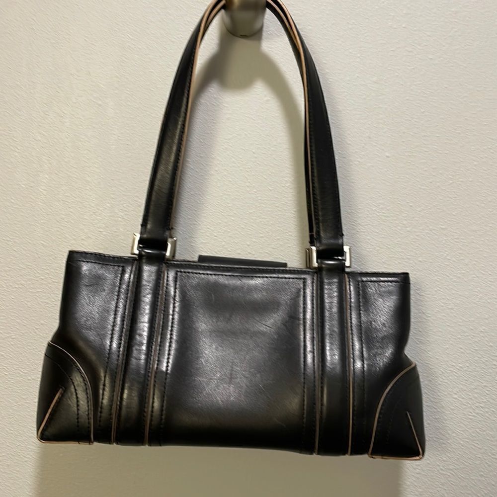 Ellen Tracy woman’s black over the shoulder purse